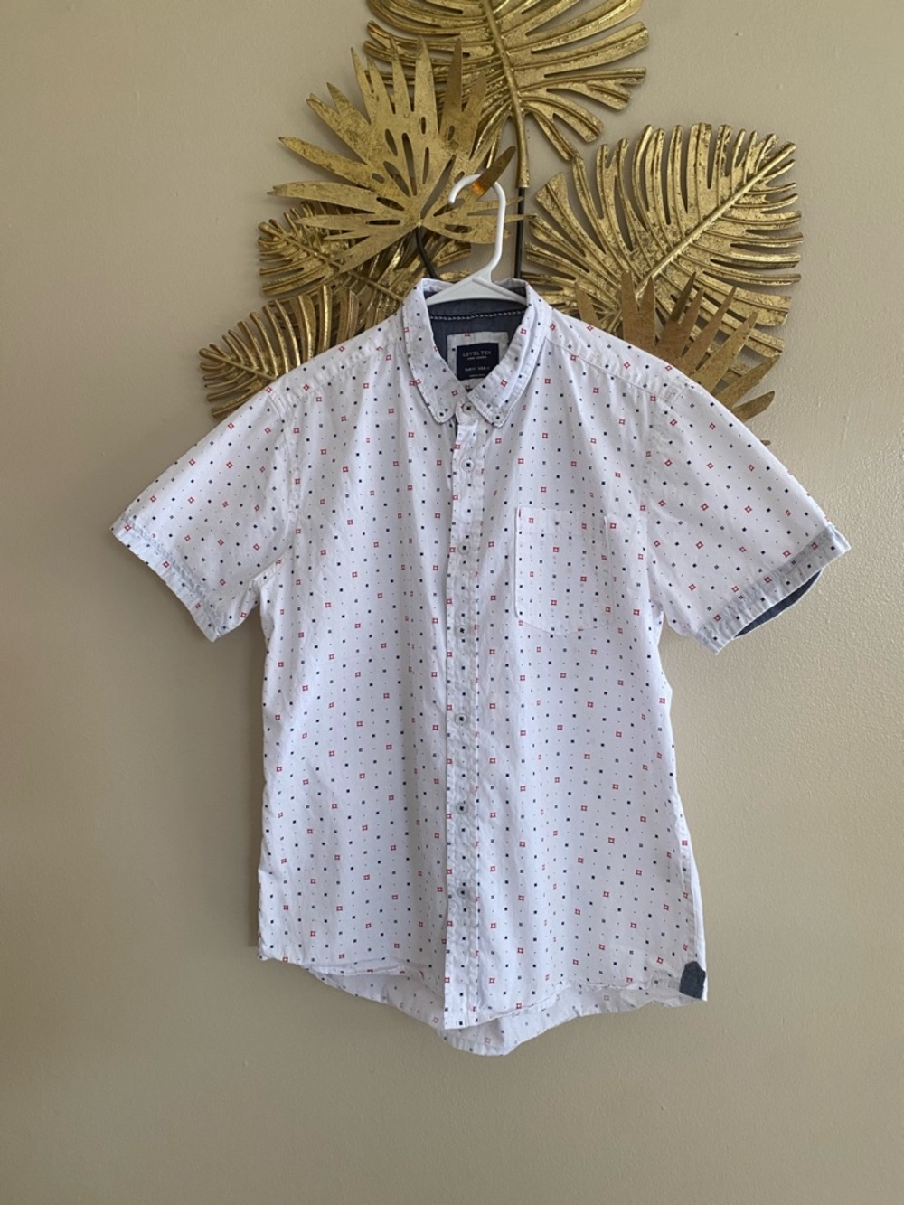 Short-Sleeve Casual Button-Down Shirt in White with Red Microdots
